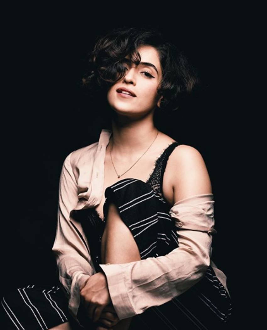 Sanya Malhotra, Sanya Malhotra pics, Sanya Malhotra photos, Sanya Malhotra pictures, Sanya Malhotra life, Sanya Malhotra hd pics, Sanya Malhotra hd photos, Kriti Sanon, Kriti Sanon pics, Kriti Sanon photos, Kriti Sanon pictures, Kriti Sanon films, Kriti Sanon next film, Vishal Bhardwaj, Vishal Bhardwaj film, Vishal Bhardwaj new film, Vishal Bhardwaj movies, Churiyan, Churiyan actress, photo gallery