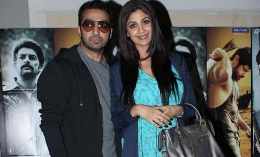 Akshay Kumar, Twinkle Khanna, Sanjay Dutt, Maanayata Dutt, Siddharth Malhotra, Alia Bhatt, Ajay Devgn, Kajol, Siddharth Roy Kapur, Vidya Balan, Raj Kundra, Shilpa Shetty, Bollywood celebs, Bollywood celebs gifts, Bollywood celebs photos, gifts to wife, Akshay Kumar gifts, Ajay Devgn gifts, photo gallery