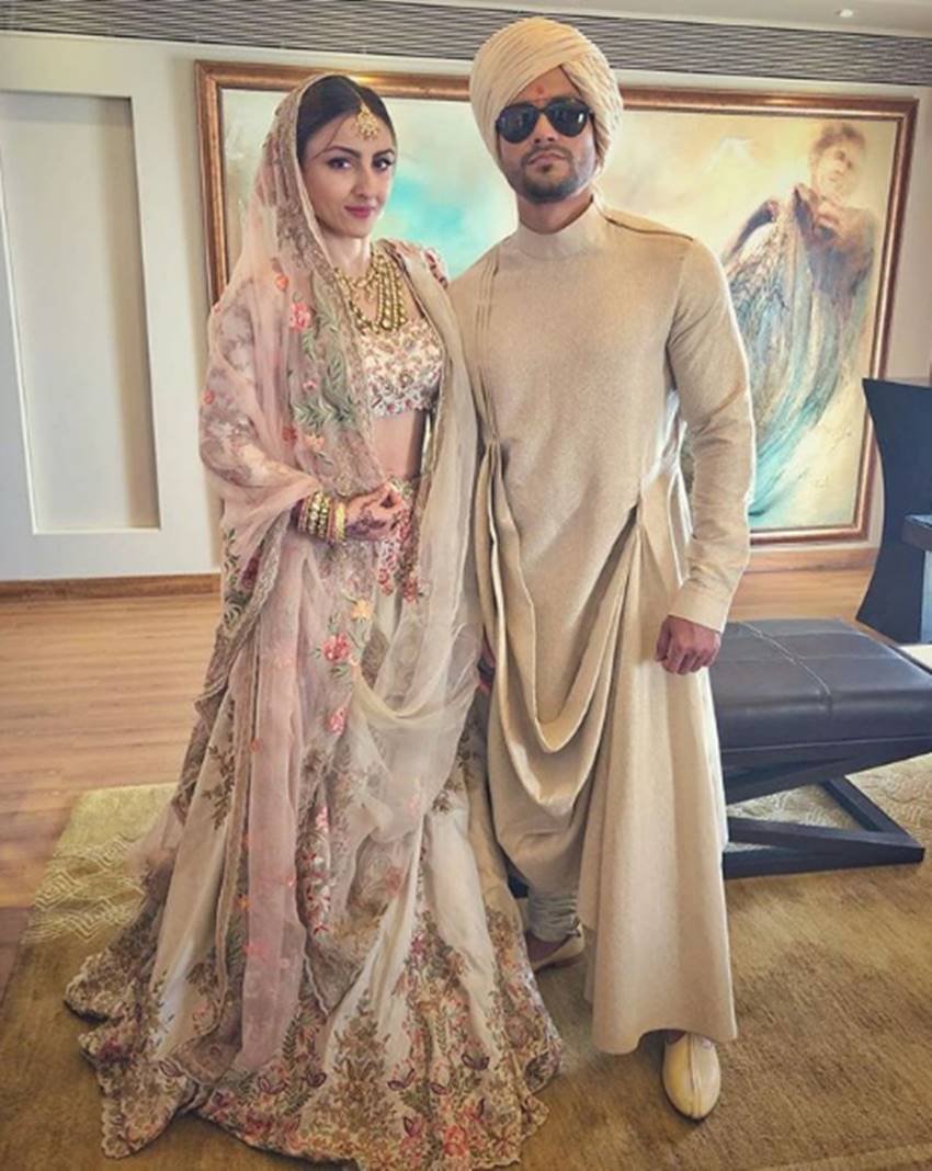 Soha Ali Khan, Soha Ali Khan pics, Soha Ali Khan photos, Soha Ali Khan pictures, Soha Ali Khan husband, Soha Ali Khan photoshoot, Kunal Khemu, Kunal Khemu pics, Kunal Khemu photos, Kunal Khemu pictures, Kunal Khemu wife, Kunal Khemu photoshoot, Kunal Khemu child, Kunal Khemu news pics, Bridal Photoshoot, Bridal Photoshoot of soha, Bridal Photoshoot of soha and kunal, photo gallery