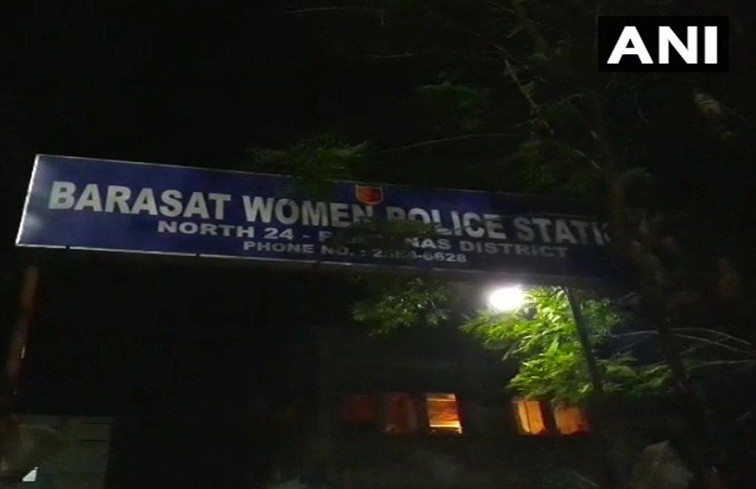 पीड़िता ने बारासात महिला थाने में सौम्यजीत घोष के खिलाफ एफआईआर दर्ज कराई है। 