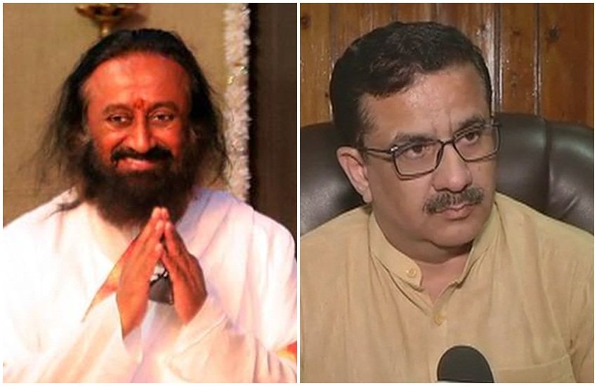 श्री श्री रविशंकर और वसीम रिजवी (एक्सप्रेस फोटो/एएनआई फोटो)