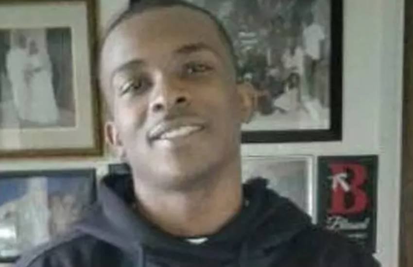 स्टीफन क्लार्क घटना के दौरान घर के पीछे ही थे। (फोटोः Gofundme.com) स्टीफन क्लार्क घटना के दौरान घर के पीछे ही थे। (फोटोः Gofundme.com)