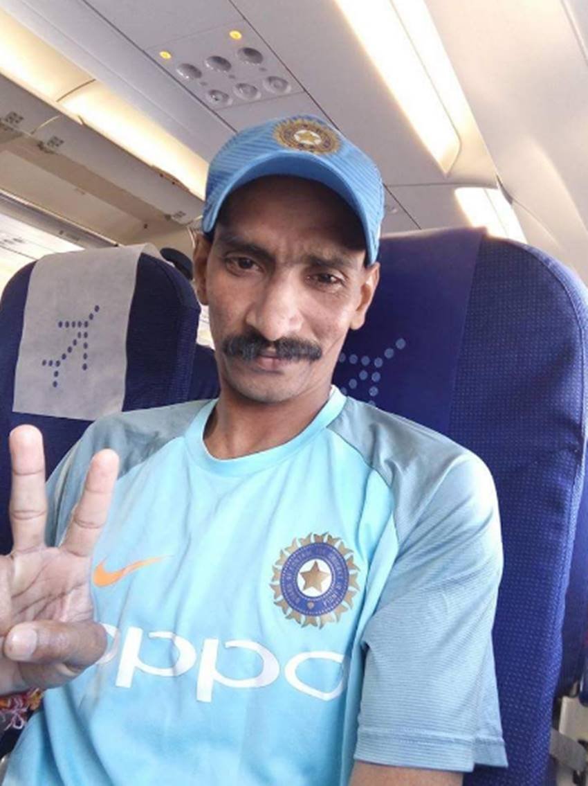 Sudhir Kumar Gautam, Sudhir Kumar Gautam life, Sudhir Kumar Gautam story, Sudhir Kumar Gautam pics, Sudhir Kumar Gautam photos, Sudhir Kumar Gautam pictures, Dinesh Karthik, Dinesh Karthik tweets, Dinesh Karthik pics, Dinesh Karthik photos, Dinesh Karthik pictures, Dinesh Karthik and fan, Indian Cricket Team Fan, Indian Cricket Team Fan pics, Fan Sudhir Kumar Gautam, photo gallery