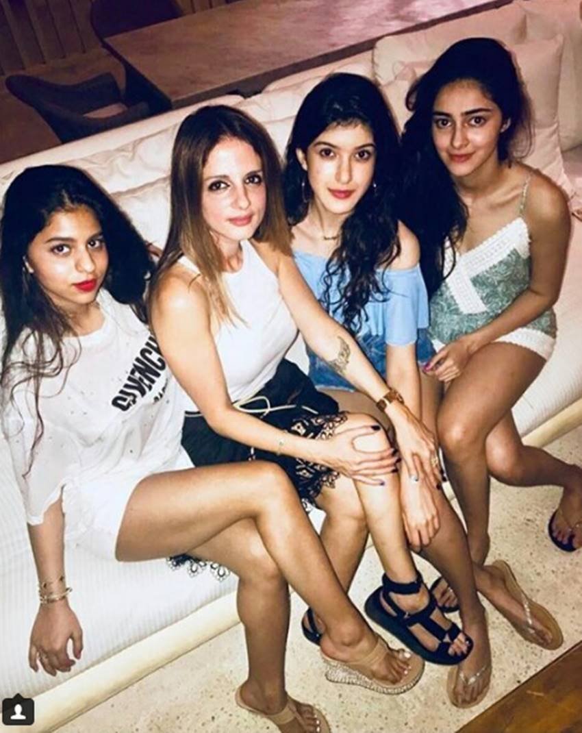 Suhana Khan, Suhana Khan at taj mahal, Suhana Khan taj mahal pics, Suhana Khan taj mahal trip, Suhana Khan tah mahal toor, Suhana Khan pics, Suhana Khan photos, Suhana Khan pictures, Suhana Khan new pics, Suhana Khan in agra, Shah Rukh Khan, Shah Rukh Khan daughter, Shah Rukh Khan Daughter Suhana Khan, Suhana Khan Went to Taj Mahal, Taj Mahal With Her Friends, Daughter Suhana Khan, photo gallery