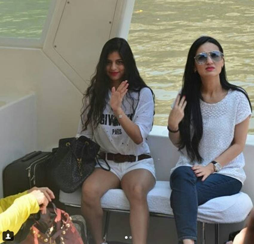 Suhana Khan, Suhana Khan at taj mahal, Suhana Khan taj mahal pics, Suhana Khan taj mahal trip, Suhana Khan tah mahal toor, Suhana Khan pics, Suhana Khan photos, Suhana Khan pictures, Suhana Khan new pics, Suhana Khan in agra, Shah Rukh Khan, Shah Rukh Khan daughter, Shah Rukh Khan Daughter Suhana Khan, Suhana Khan Went to Taj Mahal, Taj Mahal With Her Friends, Daughter Suhana Khan, photo gallery