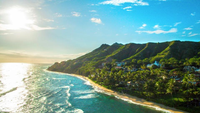 आइलैंड में चार लक्जरी केबिन में 10 लोग ठहर सकते हैं। यहां जीवन स्तर अच्छा करने की गतिविधियों और संबंधों को बेहतर बनाने के अवसर दिए जाएंगे। सुपरशी आइलैंड की संस्थापक ने इसे बनाने के लिए खुद से प्रेरणा ली। (Photo Source - Facebook/SuperShe)