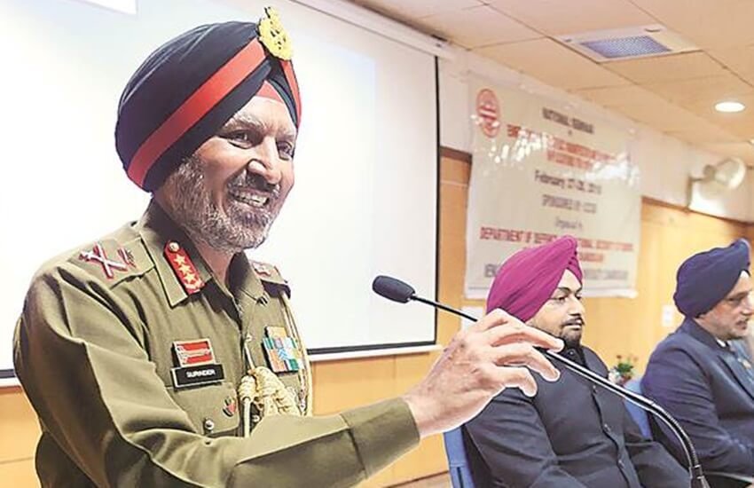 पंजाब वि.वि. में बुधवार को सेमिनार को संबोधित करते लेफ्टिनेंट जनरल सुरिंदर सिंह। (एक्सप्रेस फोटो)