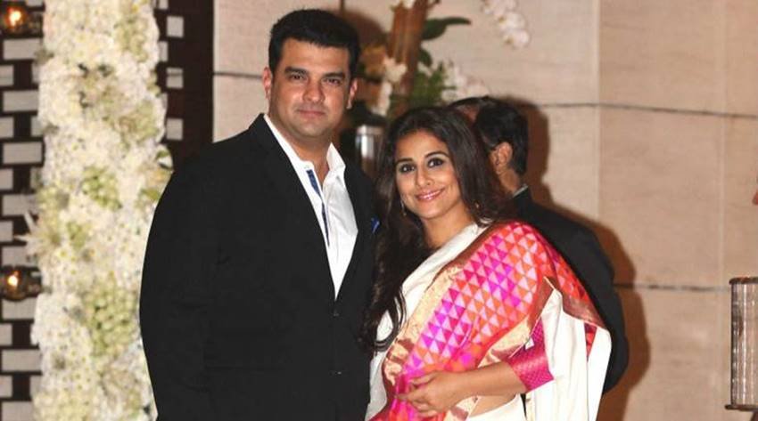 Akshay Kumar, Twinkle Khanna, Sanjay Dutt, Maanayata Dutt, Siddharth Malhotra, Alia Bhatt, Ajay Devgn, Kajol, Siddharth Roy Kapur, Vidya Balan, Raj Kundra, Shilpa Shetty, Bollywood celebs, Bollywood celebs gifts, Bollywood celebs photos, gifts to wife, Akshay Kumar gifts, Ajay Devgn gifts, photo gallery