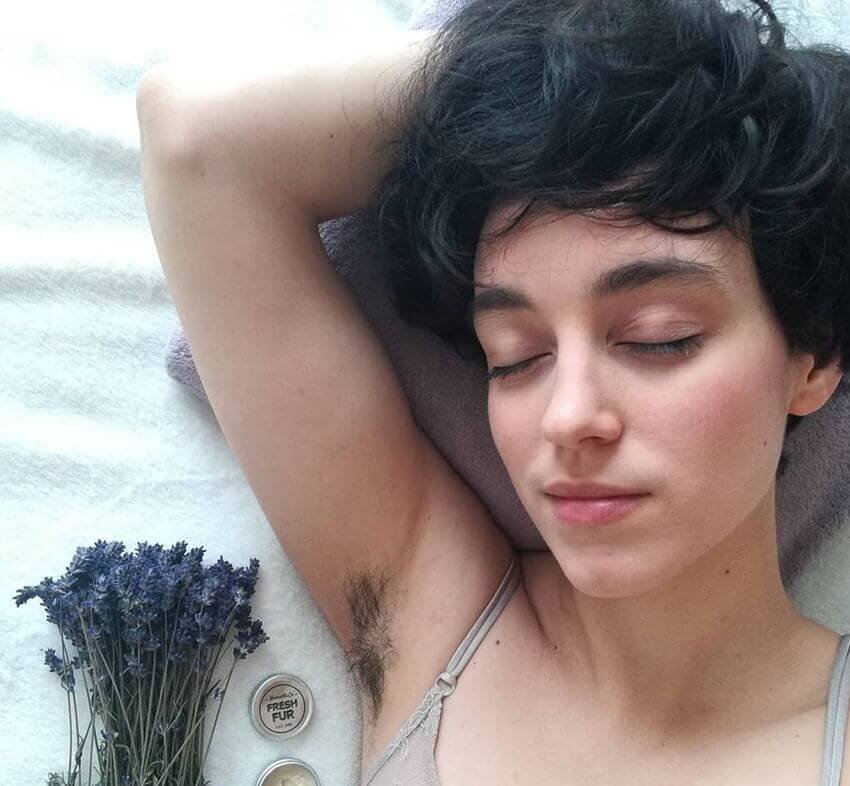 उन्होंने आगे कहा, "मैं ब्रेन वॉश करने वाले विज्ञापनों को बंद होते देखना चाहती थी और सोचना छोड़ देना चाहती थी। मैं सोचती थी कि मुझे शेविंग कर लेनी चाहिए, क्योंकि हर कोई इसे करता है।"