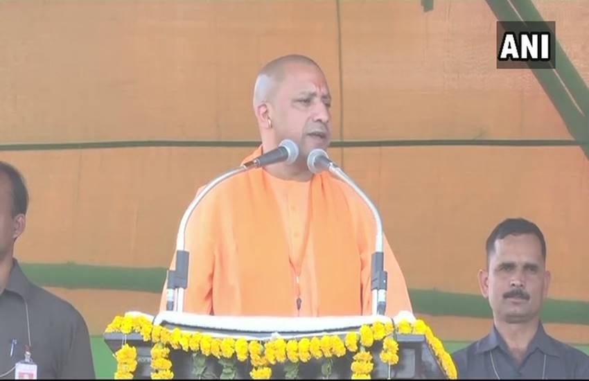 इलाहाबाद के प्रीतमनगर में चुनावी रैली को संबोधित करते मुख्यमंत्री योगी आदित्यनाथ( फोटो-एएनआई)