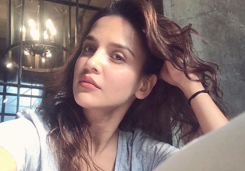 Bollywood actress, actress neha sharma, neha sharma sister, aisha sharma, aisha sharma bollywood debut, bollywood film tum bin 2, youngisthan film, bollywood news, entertainment news
