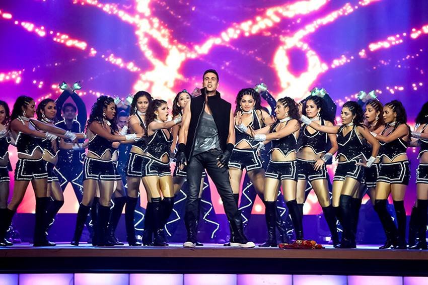 Ranbir Kapoor, Salman Khan, Hrithik Roshan, Sonakshi Sinha, Ranveer Singh, Katrina Kaif, Priyanka Chopra, Akshay Kumar, Shah Rukh Khan, Ranveer Singh Will Charge, Charge 5 Crores, 5 Crores For Performing, 15 Minutes at IPL 2018, Know Others Fees, actor fee, actress fee, fee for private functions, actress fee list, actors fee list, ipl 11, ipl, ipl opening ceremony 2018, ipl opening ceremony 11, photo gallery