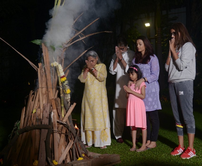 abhishek bachchan, aishwarya rai bachchan, amitabh bachchan, jaya bachchan, aaradhya bachchan, holi 2018, holi pooja, bachchan holi pooja, jansatta, entertainment photo
