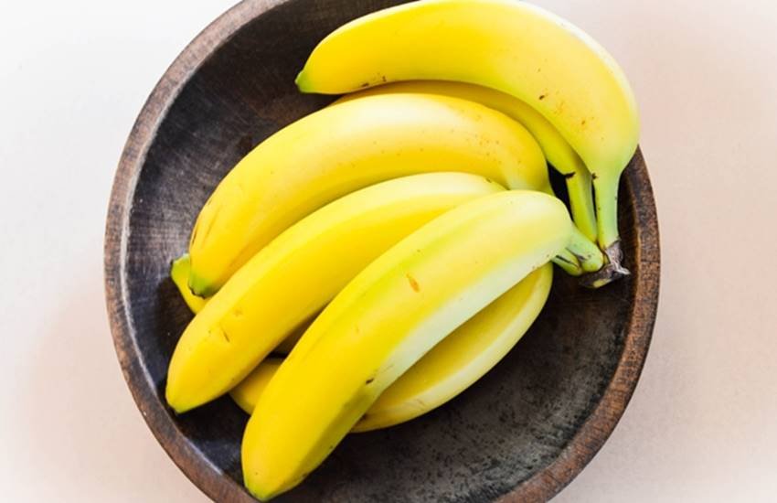 banana, banana nutrition in hindi, banana nutrition facts in hindi, banana nutritional value in hindi, eating banana during night in hindi, banana during cold in hindi, banana according to ayurveda, ayurveda in hindi, banana at night, night, banana, ayurvedic tips in hindi, health news in hindi, jansatta