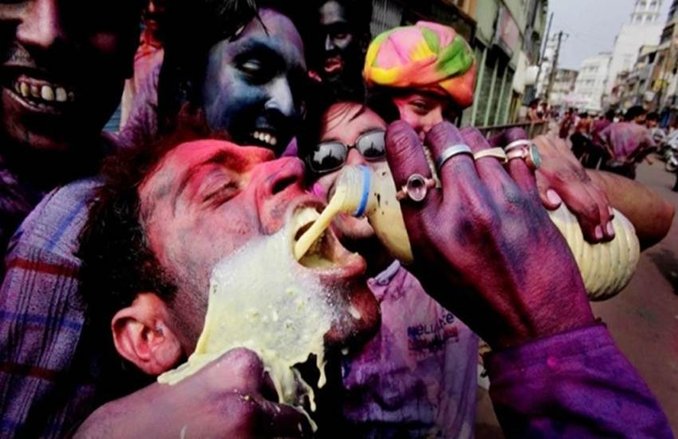 Holi 2018: आत्मिक शांति चाहिए तो पिएं भांग