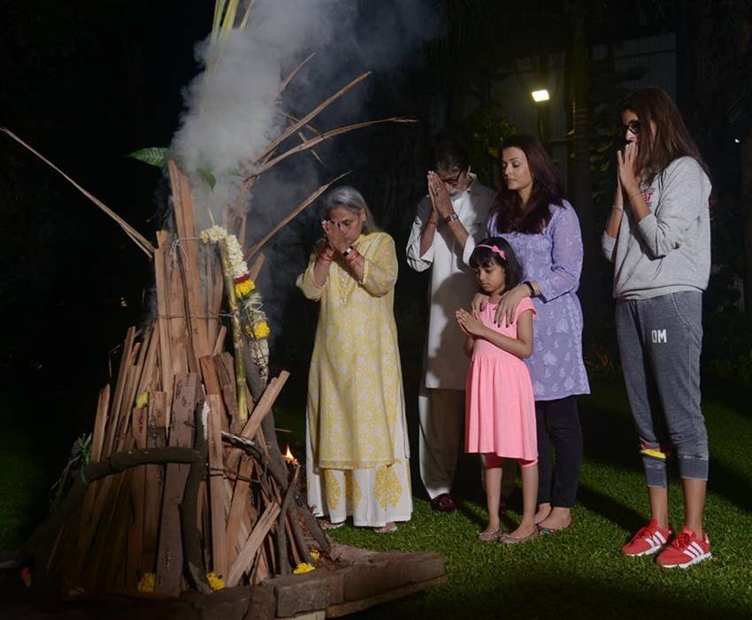 the Holika has been burnt, amitabh bachcah, jansatta photo gallery, holi 2018, aishawrya rai, jaya bachchan, abhishek bachchan, aradhya bachchan, bachchan family