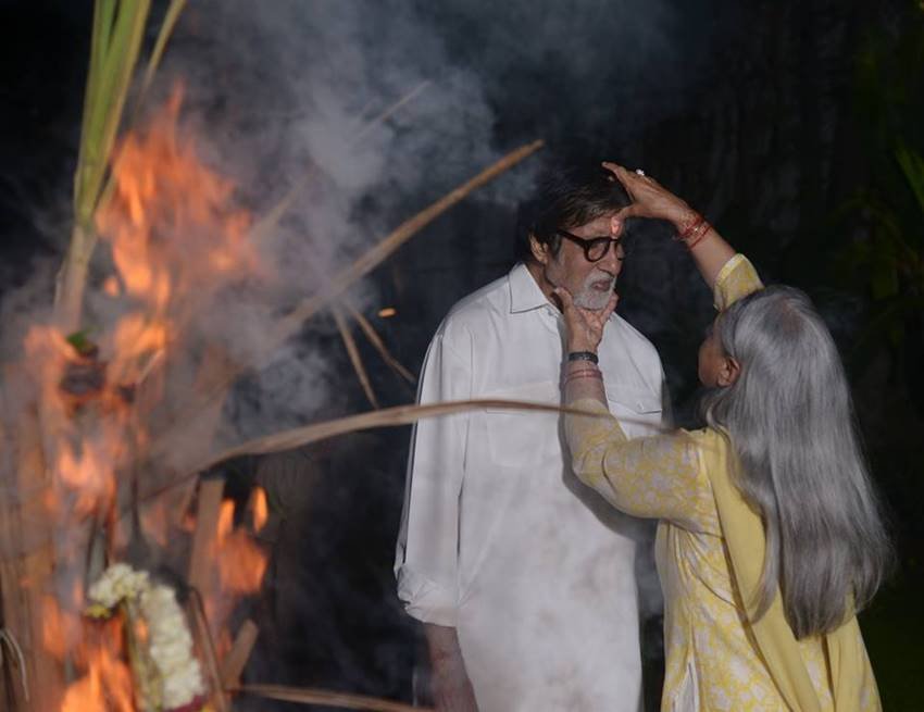 the Holika has been burnt, amitabh bachcah, jansatta photo gallery, holi 2018, aishawrya rai, jaya bachchan, abhishek bachchan, aradhya bachchan, bachchan family