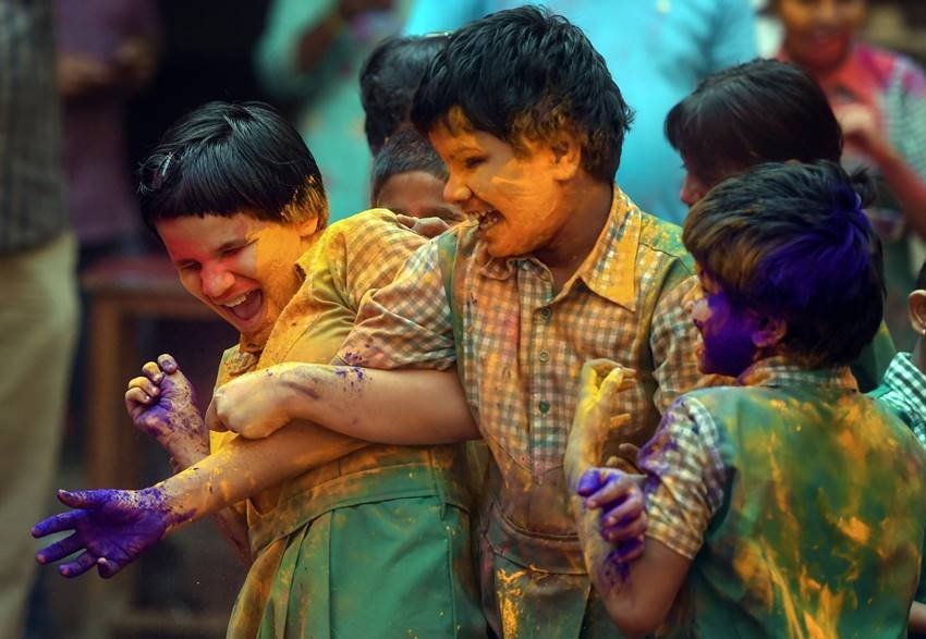 Blind School celebrate holi, Blind School kids celebrate holi, Blind School children celebrate holi, holi 2018, holi celebration in blind school