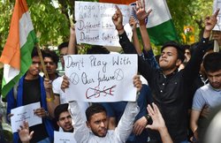 CBSE Paper Leak: विसलब्लोअर की तलाश में जुटी पुलिस, गूगल से मांगी जानकारी