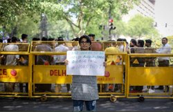 CBSE Re-Exam 2018: पेपर लीक मामले में 25 लोगों से पूछताछ, दोबारा परीक्षा के खिलाफ छात्रों का प्रदर्शन