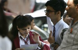 CBSE Board 12th Physics Exam 2018 Analysis: यहां जानिए सीबीएसई 12वीं बोर्ड फिजिक्स परीक्षा का एनालिसिस