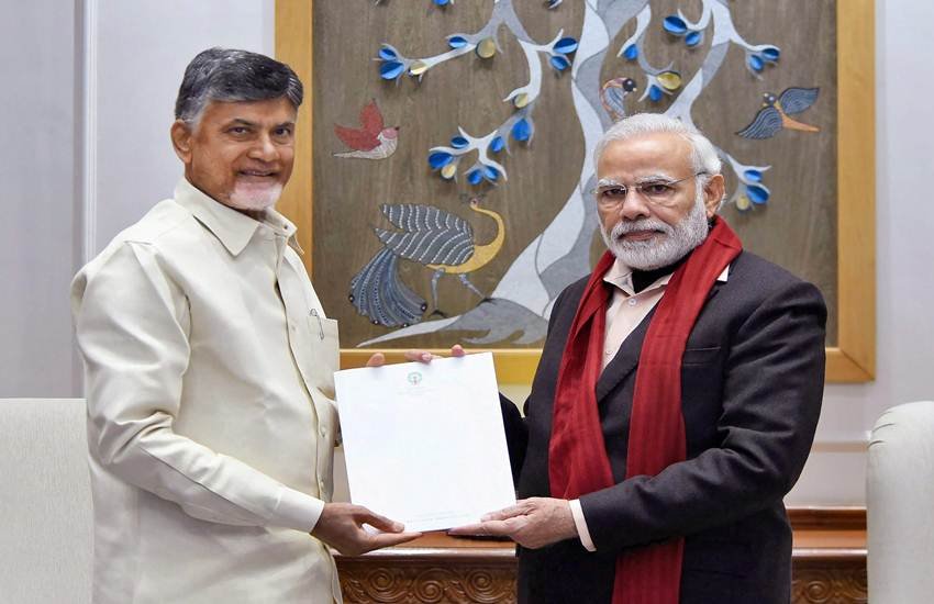 आंध्र प्रदेश के मुख्यमंत्री एन चंद्रबाबू नायडू और पीएम नरेंद्र मोदी। (फोटो-PTI)
