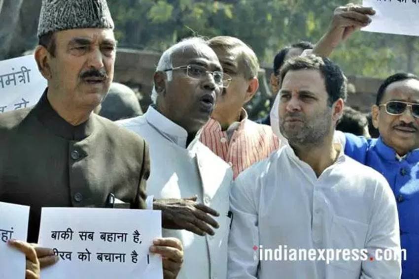 PNB scam, PNB scam update, PNB scam protests, PNB scam in parliament, Congress Leaders, Congress Leaders protests, Congress Leaders against PNB, Rahul Gandhi, Rahul Gandhi protests, Rahul Gandhi in parliament, Congress protest pics, Congress protest photos, photo gallery
