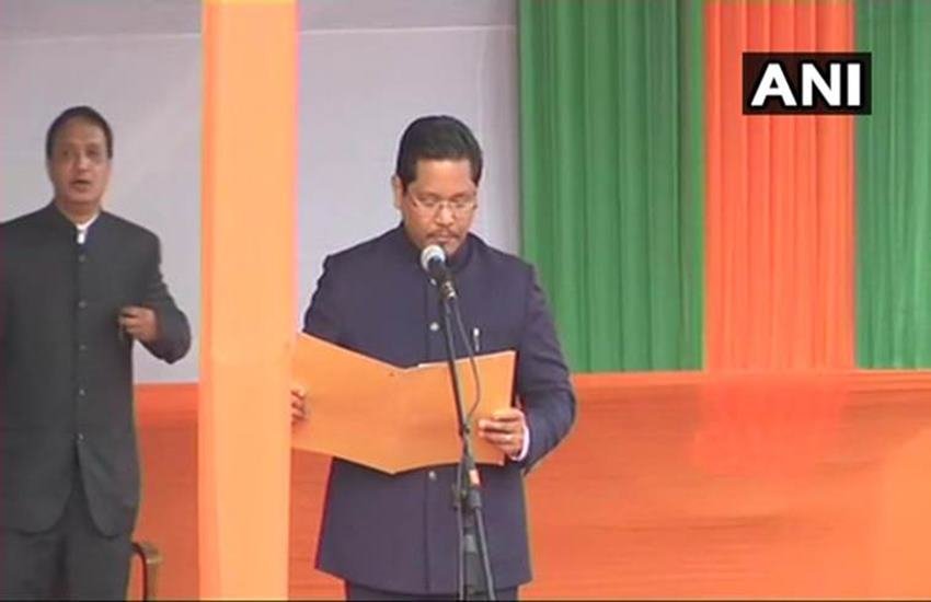 मुख्यमंत्री पद की शपथ लेते कॉनराड संगमा (एएनआई फोटो)