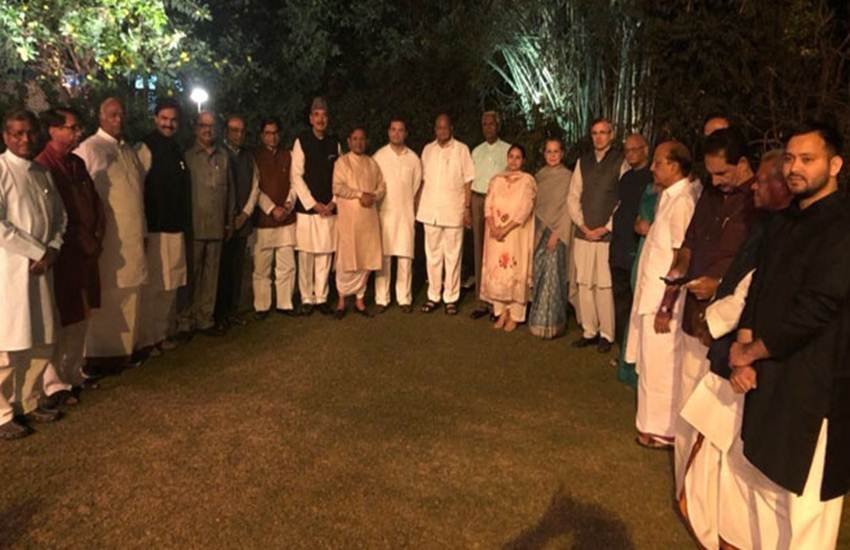 congress, INC, INC funny, congress, congress viral reactions, congress dinner party, congress dinner party photos viral, rahul gandhi, sonia gandhi, jansatta