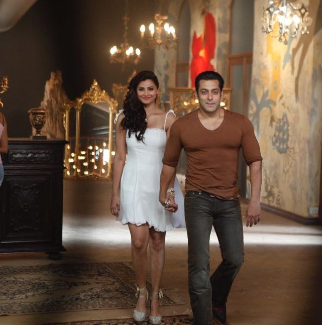daisy shah movie, salman kha, race 3, hate story 3 Actress daisy shah, anil kapoor, boby deol, Jacqueline Fernandez,
