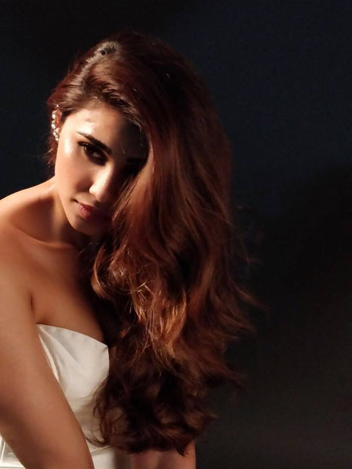 daisy shah movie, salman kha, race 3, hate story 3 Actress daisy shah, anil kapoor, boby deol, Jacqueline Fernandez,