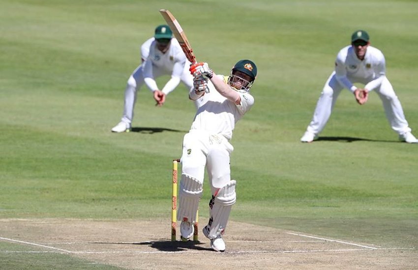 दक्षिण अफ्रीका के खिलाफ तीसरे टेस्ट में शॉट खेलते डेविड वार्नर। (फोटो सोर्स: रॉयटर) दक्षिण अफ्रीका के खिलाफ तीसरे टेस्ट में शॉट खेलते डेविड वार्नर। (फोटो सोर्स: रॉयटर)