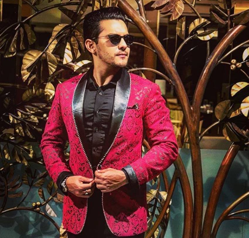 Prateik Babbar, surveen chawla, rekha, mallika sherawat, aditya narayan, asha bhosle, Ameesha Patel, kangana ranaut, amir khan and faisal khan, Bollywood Celebrities, Good Terms with Families, family fight, family fight of stars, family fight of actors, family fight actresses, family fight of bollywood actors, family fight of bollywood actresses, photo gallery