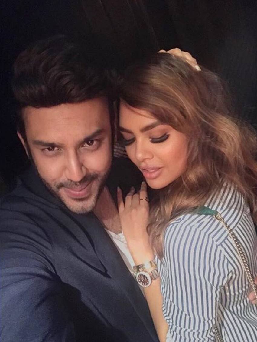 Esha Gupta, Nikhil Thampi, Esha Gupta engaged, Esha Nikhil, Instagram stories,