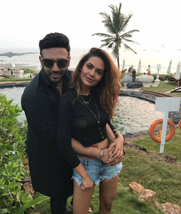 Esha Gupta, Nikhil Thampi, Esha Gupta engaged, Esha Nikhil, Instagram stories,