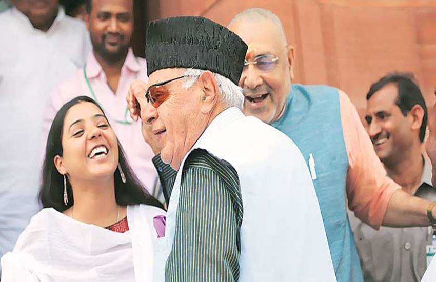 Farooq Abdullah, Farooq Abdullah News, Giriraj singh, Union minister Giriraj singh, parliament, woman journalist, Hindi news, Delhi news, News in hindi, Jansatta, Farooq Abdullah news in hindi, Hindi Farooq Abdullah News, Farooq Abdullah Latest News, jammu and Kashmir