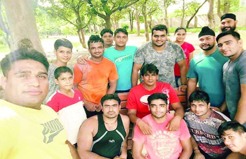 यहां खिलाड़ियों को मुफ्त में ट्रेनिंग दी जाती है। यहां खिलाड़ियों को मुफ्त में ट्रेनिंग दी जाती है।