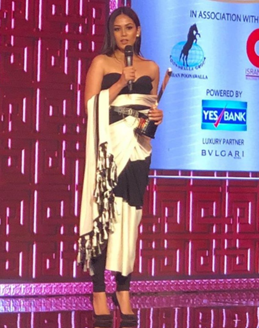 Hello Hall Of Fame Awards, Hello Hall Of Fame Awards 2018, Hello Hall Of Fame Awards blue carpet, Deepika Padukone, Rekha, Ranveer Singh, rajkumar rao, kriti senon, meera rajput, shah rukh khan, gauri khan, karan johar, sidharth malhotra, kriti kharbanda, nushrat bharucha, Hello Hall Of Fame Awards, celebs at Hello Hall Of Fame Awards, Hello Hall Of Fame Awards blue carpet, Shah Rukh Khan, entertainment, jansatta