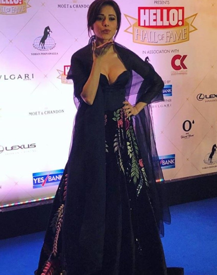 Hello Hall Of Fame Awards, Hello Hall Of Fame Awards 2018, Hello Hall Of Fame Awards blue carpet, Deepika Padukone, Rekha, Ranveer Singh, rajkumar rao, kriti senon, meera rajput, shah rukh khan, gauri khan, karan johar, sidharth malhotra, kriti kharbanda, nushrat bharucha, Hello Hall Of Fame Awards, celebs at Hello Hall Of Fame Awards, Hello Hall Of Fame Awards blue carpet, Shah Rukh Khan, entertainment, jansatta