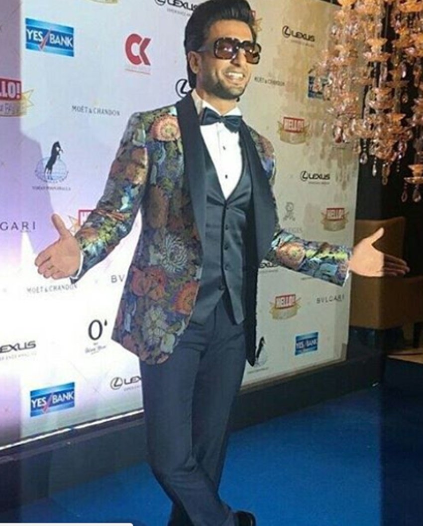 Hello Hall Of Fame Awards, Hello Hall Of Fame Awards 2018, Hello Hall Of Fame Awards blue carpet, Deepika Padukone, Rekha, Ranveer Singh, rajkumar rao, kriti senon, meera rajput, shah rukh khan, gauri khan, karan johar, sidharth malhotra, kriti kharbanda, nushrat bharucha, Hello Hall Of Fame Awards, celebs at Hello Hall Of Fame Awards, Hello Hall Of Fame Awards blue carpet, Shah Rukh Khan, entertainment, jansatta