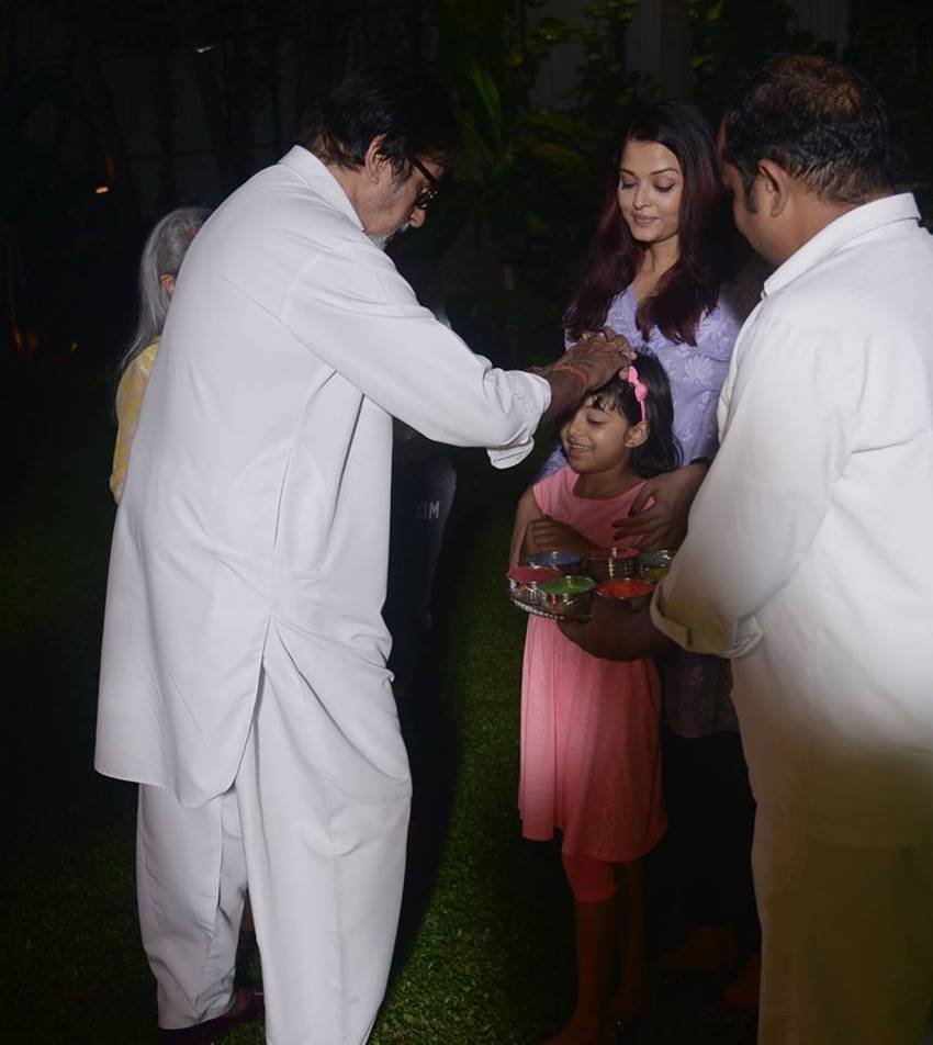 the Holika has been burnt, amitabh bachcah, jansatta photo gallery, holi 2018, aishawrya rai, jaya bachchan, abhishek bachchan, aradhya bachchan, bachchan family