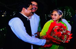 फिर सांसद बनने पर जया बच्चन ने दिया फाइव स्टार डिनर, पहुंचीं मुलायम की बहू और पोते-पोतियां