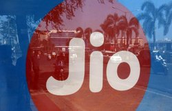 Reliance Jio Jobs: IT, सेल्स, इंजीनियरिंग, मैनेजमेंट समेत कई विभागों में बम्पर भर्तियां, सब के लिए मौका!
