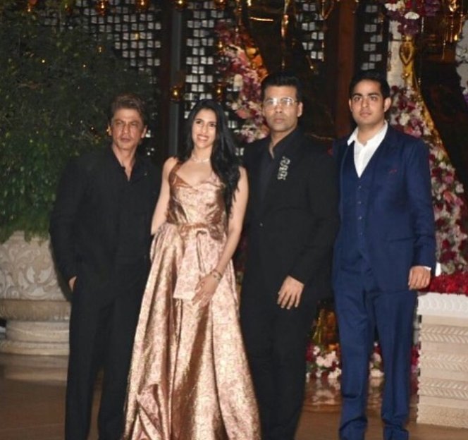 Ambani family,Mumbai, Siddhivinayak Temple, engagement ceremony, billionaire Mukesh Ambani, Akash Ambani, Shloka Mehta, Goa. Shloka, Russell Mehta, Nita Ambani, Mukesh Ambani, Reliance Industries, Shloka Mehta, Rosy Blue Diamonds, world's largest diamond trading companies, Bollywood News, Bollywood News in Hindi, News in Hindi, Entertenment news in Hindi, crime news, naitonal news, international news, trending news, twitter news, Viral story in Hindi, Latest news in Hindi, Jansatta