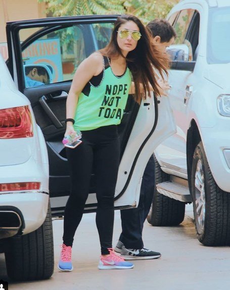 kareena kapoor khan, kareena kapoor khan viral photos, kareena kapoor viral, kareena kapoor latest photos, kareena kapoor cool look, kareena kapoor khan casual look, kareena kapoor khan photos, kareena kapoor khan gallery