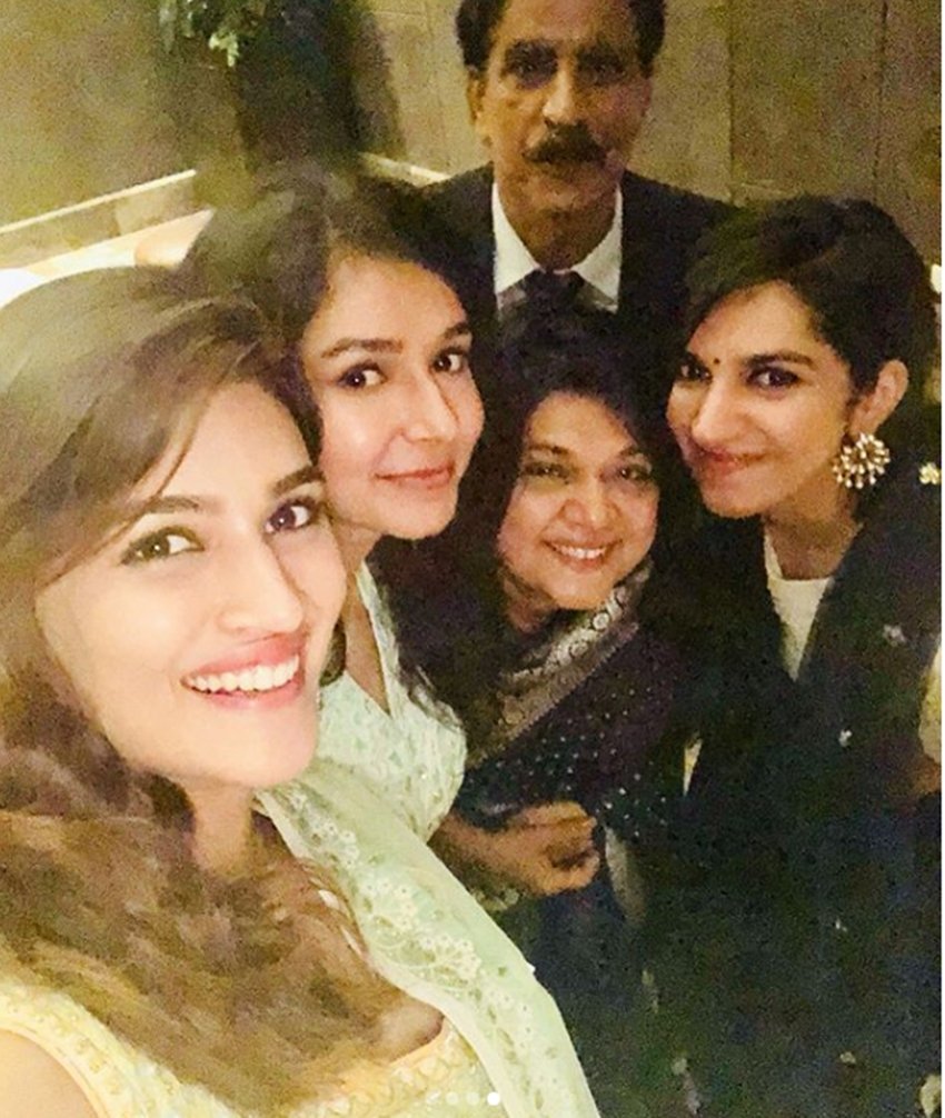 Kriti sanon friend wedding photo, wedding photo, Kriti sanon womaniya, kriti sanon signs womaniya, kriti sanon, kriti sanon films, kriti sanon taapsee pannu, kriti sanon affair, arjun patiala, diljit dosanjh, womaniya, Bollywood Photos, Latest Bollywood Photographs, Bollywood Images, Latest Bollywood photos
