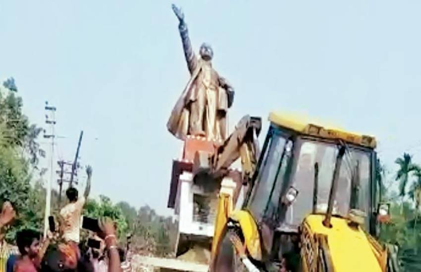 त्रिपुरा में लेनिन की प्रतिमा ढहाई गई (वीडियो स्क्रीनशॉट)