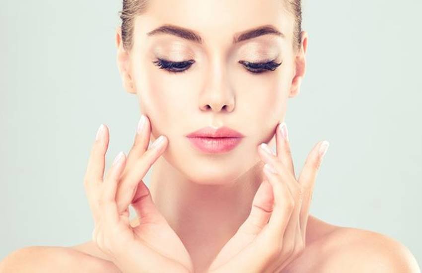 dry lips, chapped lips, chapped lips in hindi, chapped lips causes in hindi, chapped lips causes dehydration in hindi, chapped lips causes remedy in hindi, home remedies for dry lips in hindi, almond oil for lips in hindi, sugar, milk, honey, jansatta