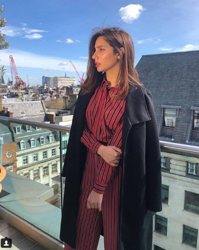 Aishwarya Rai, Aishwarya Rai pics, Aishwarya Rai photos, Aishwarya Rai pictures, Aishwarya Rai wallpapers, Aishwarya Rai photoshoot, Mahira Khan, Mahira Khan pics, Mahira Khan photos, Mahira Khan pictures, Mahira Khan wallpapers, Mahira Khan photoshoot, Same Dress, Same Dress of Actress, Same Dress, photoshoot, photo Gallery