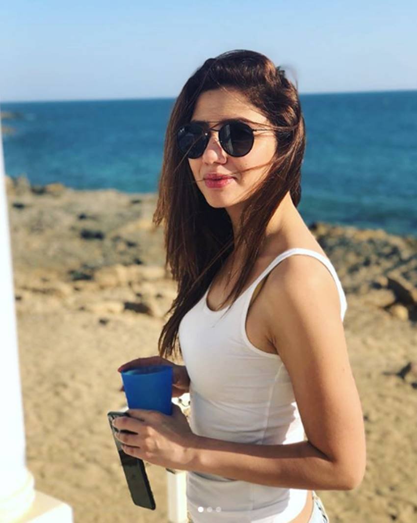 Aishwarya Rai, Aishwarya Rai pics, Aishwarya Rai photos, Aishwarya Rai pictures, Aishwarya Rai wallpapers, Aishwarya Rai photoshoot, Mahira Khan, Mahira Khan pics, Mahira Khan photos, Mahira Khan pictures, Mahira Khan wallpapers, Mahira Khan photoshoot, Same Dress, Same Dress of Actress, Same Dress, photoshoot, photo Gallery